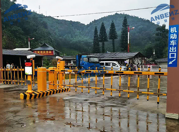 民族学校1-1.jpg